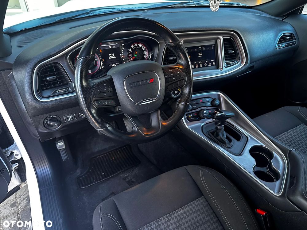 Dodge Challenger 3.6 SXT Plus - 17