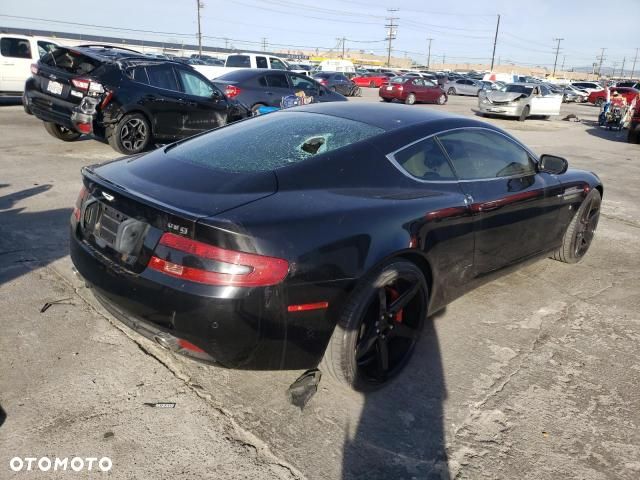 Aston Martin DB9 Standard - 39