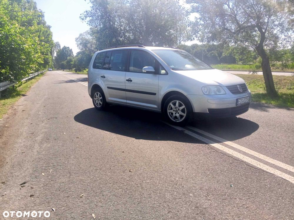 Volkswagen Touran - 4