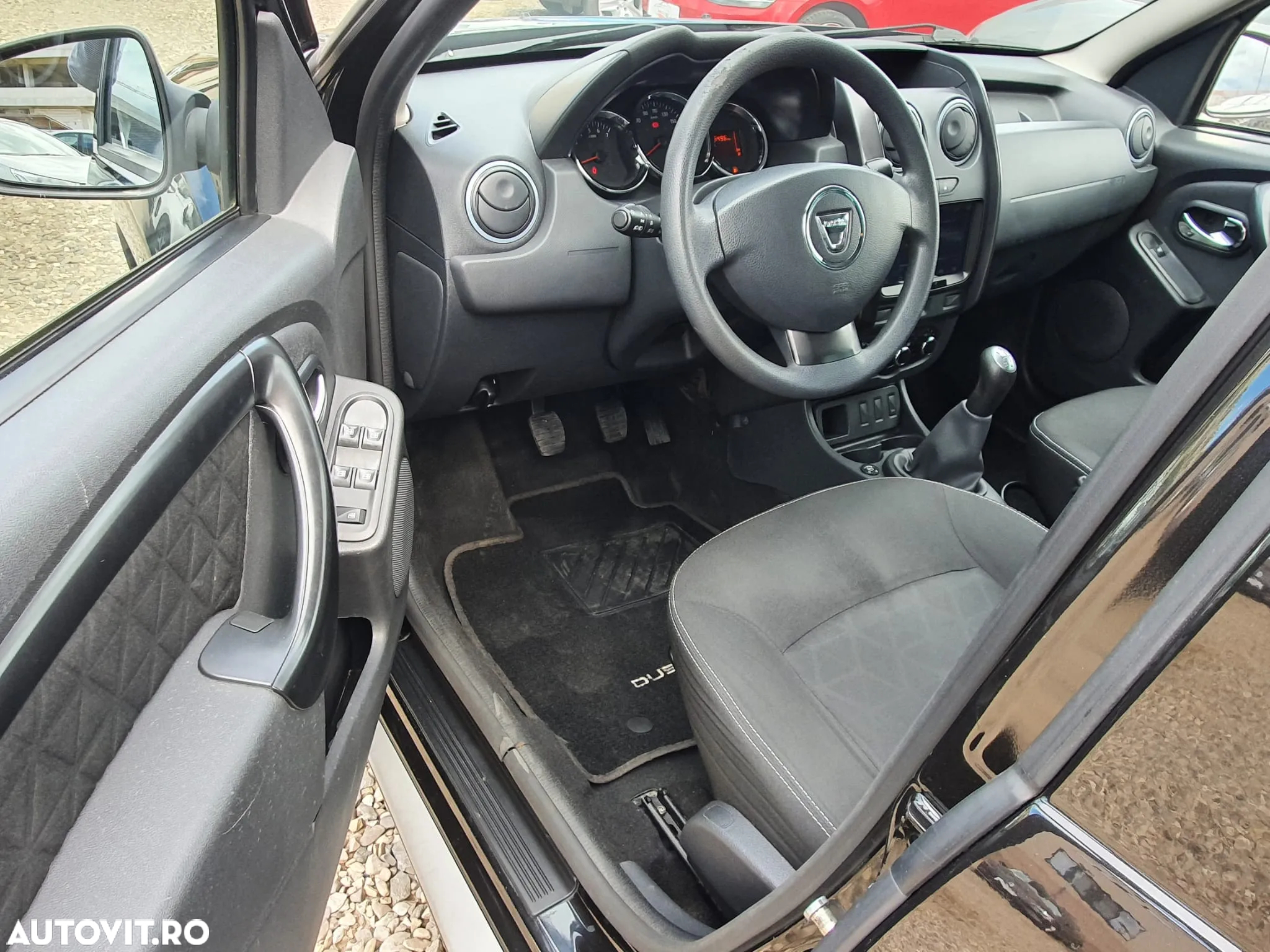 Dacia Duster 1.6 4x2 Laureate - 6