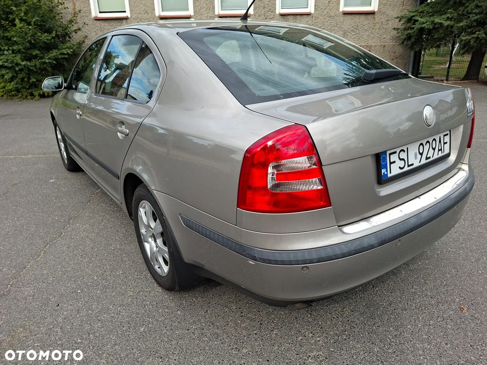 Skoda Octavia 1.6 Ambiente - 4