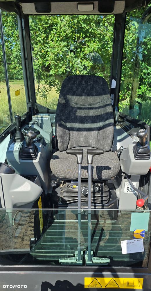 Bobcat E27 - 16