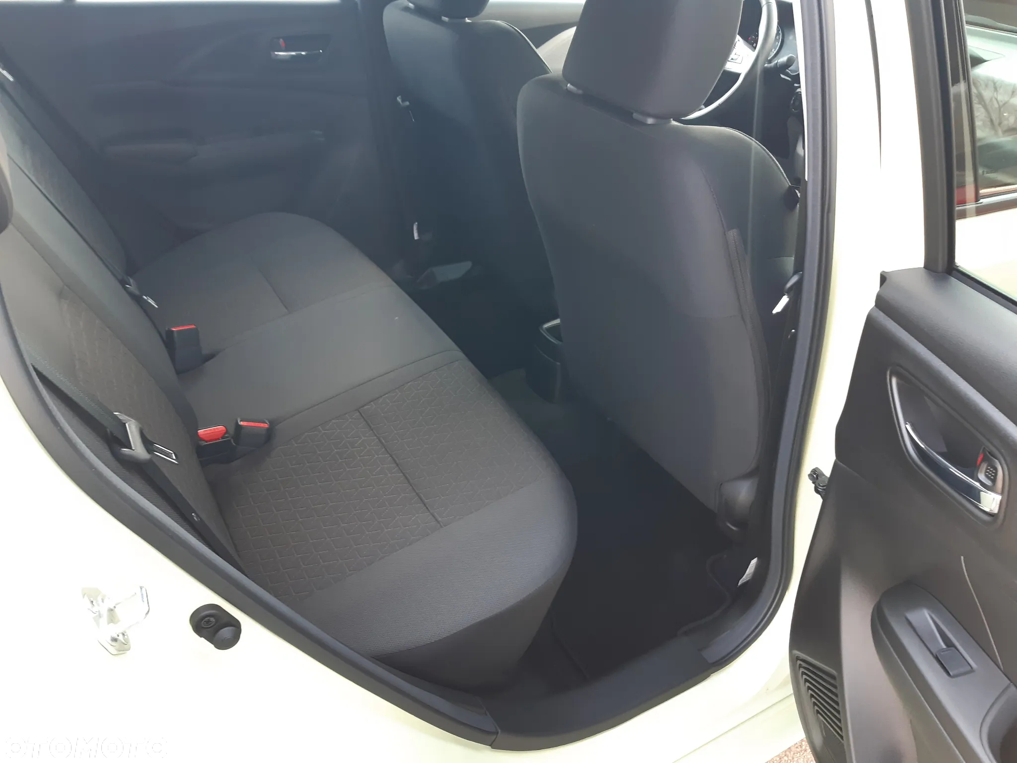Suzuki Swift 1.2 Dualjet SHVS Premium Plus CVT - 10