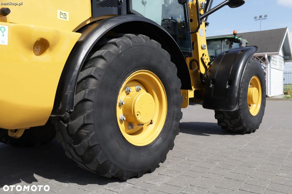 Caterpillar CAT 906M - 25