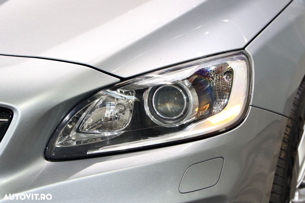 Volvo V60 D6 Plug-In-Hybrid AWD Geartronic Momentum - 34