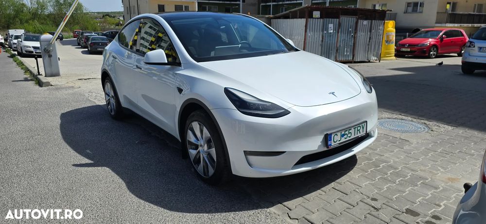 Tesla Model Y - 1