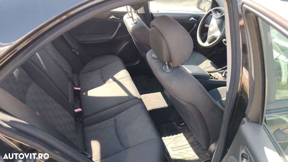 Mercedes-Benz C - 8