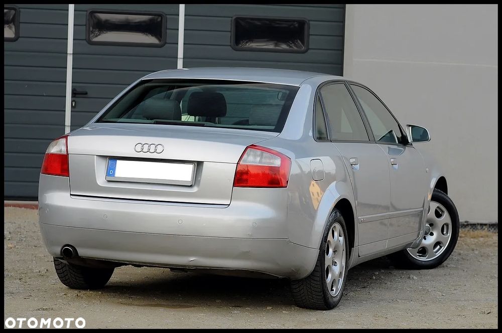 Audi A4 Limousine - 4