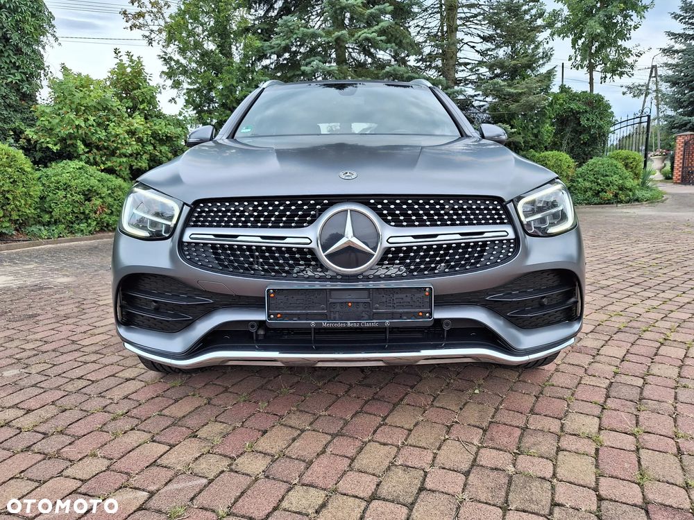 Mercedes-Benz GLC 200 4Matic 9G-TRONIC AMG Line - 9