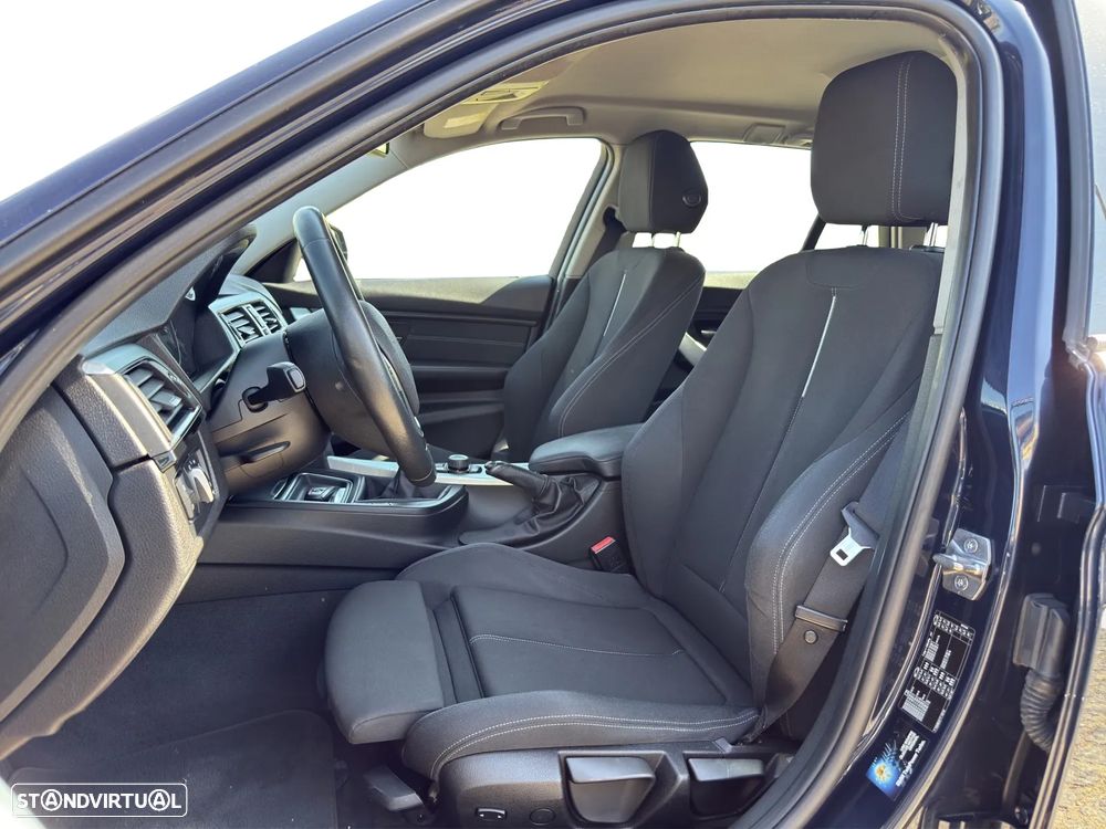 BMW 318 d Line Sport - 12