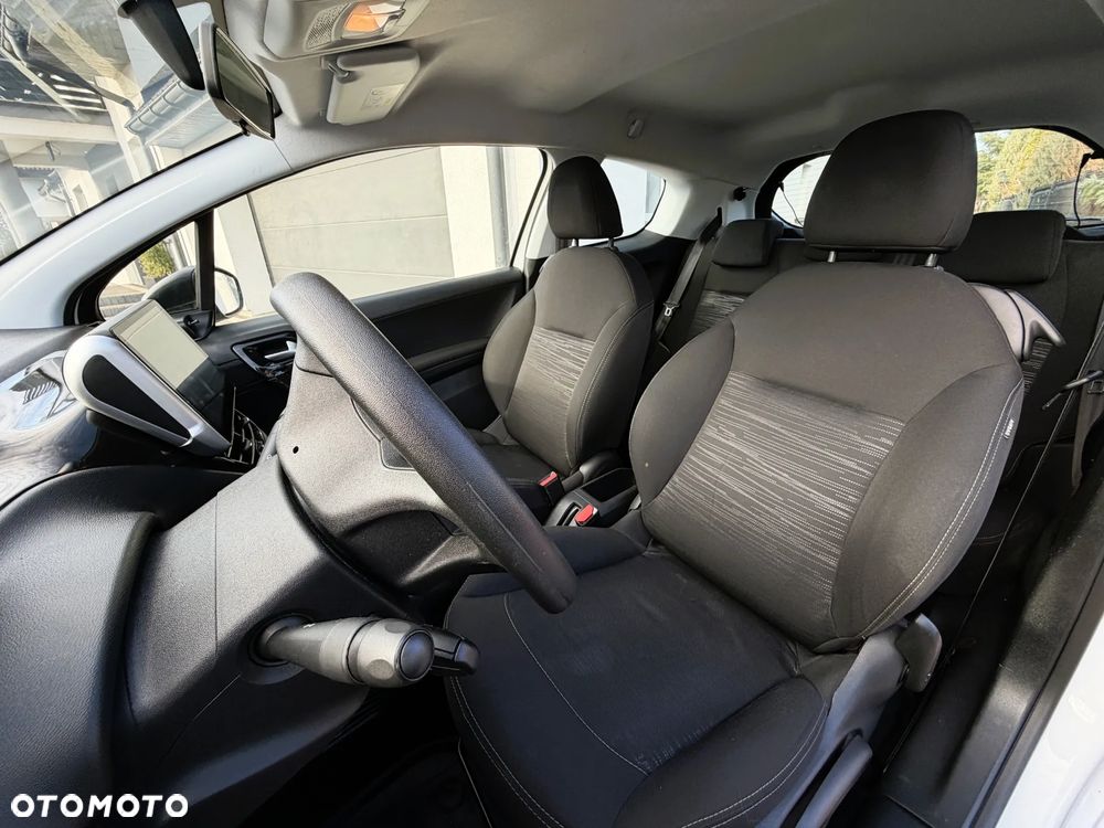 Peugeot 208 - 9