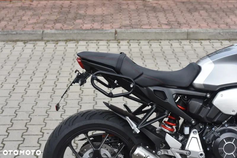 Honda CB - 12