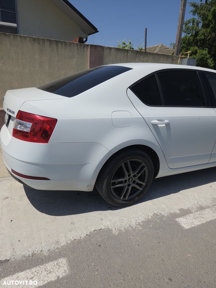 Skoda Octavia 1.6 TDI DSG Ambition - 5