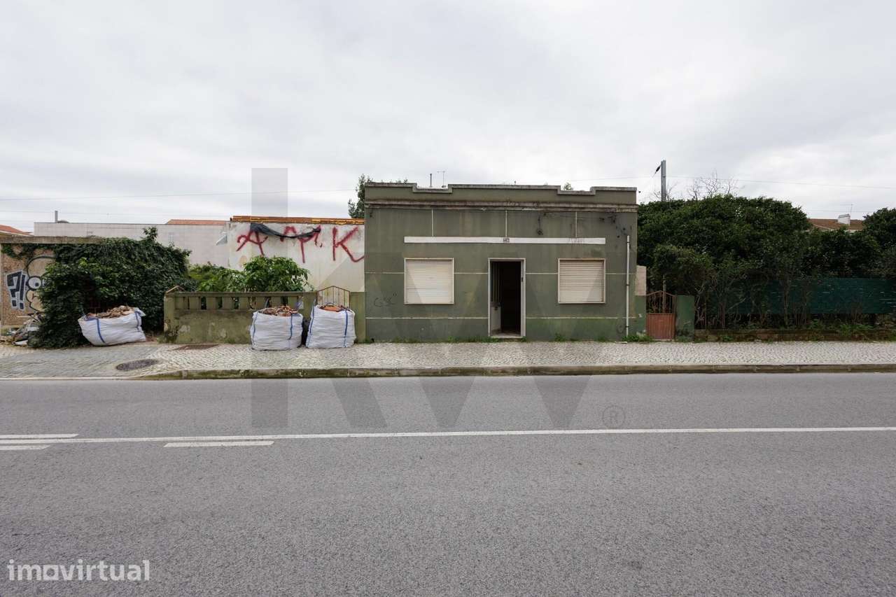 Moradia T1 com Anexo | Lote de terreno de 384 m2 | Baixa da Banheira - Grande imagem: 4/33
