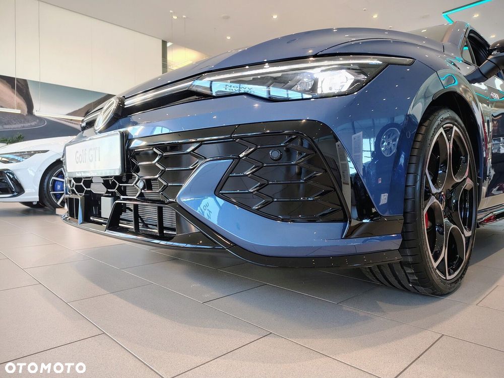 Volkswagen Golf - 10