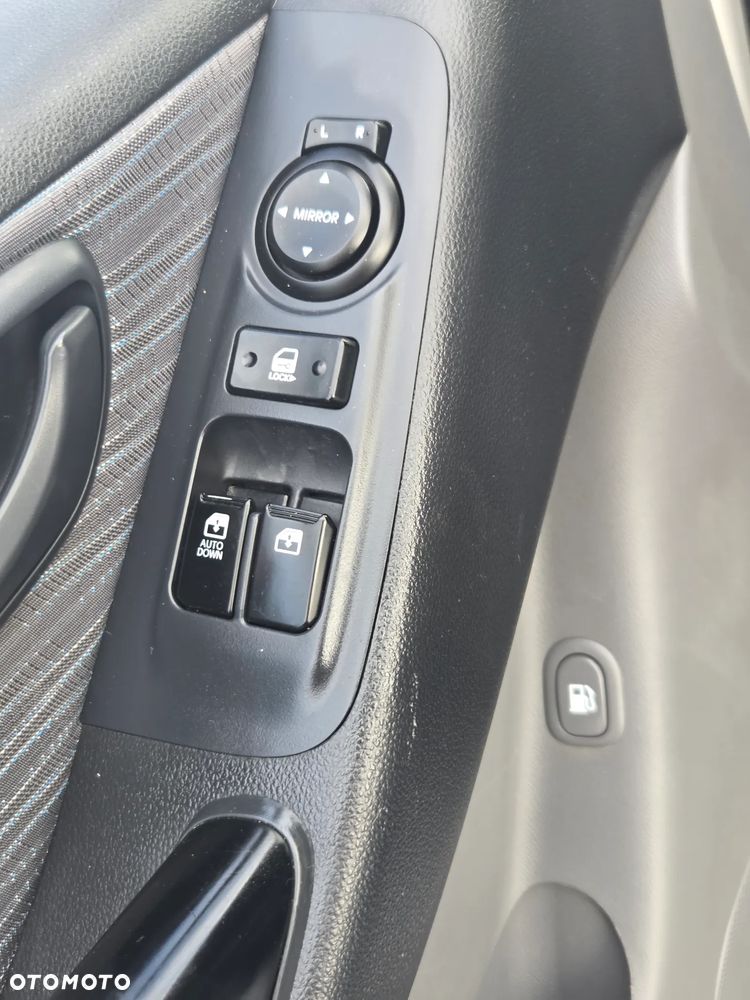 Hyundai H-1 Starex - 25