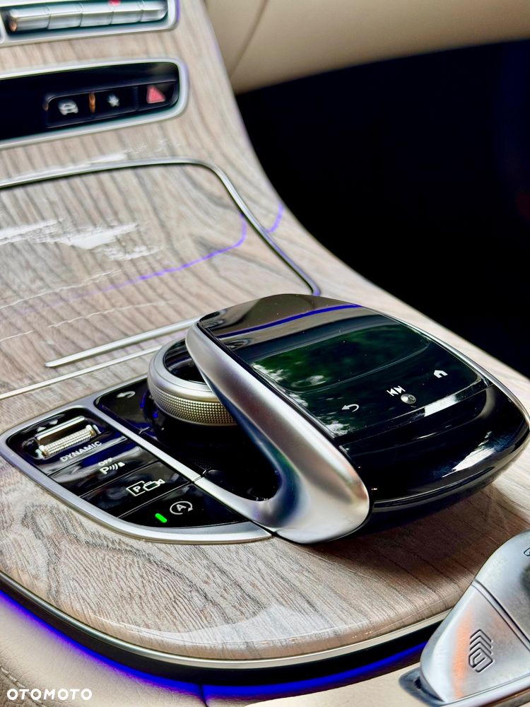 Mercedes-Benz Klasa E 200 4-Matic 9G-TRONIC - 34