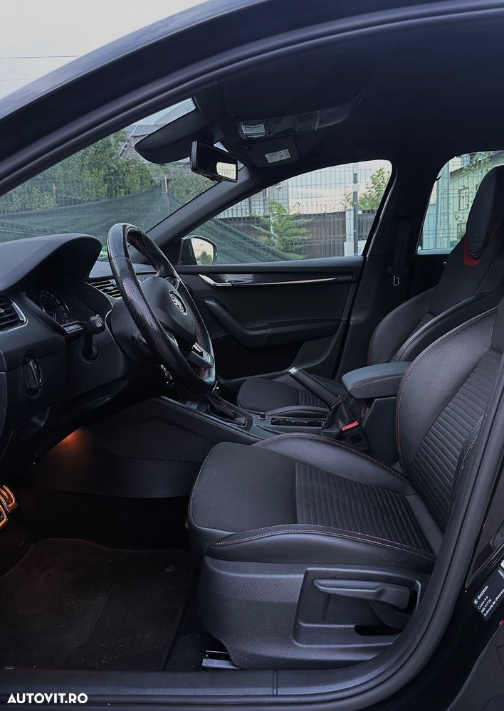 Skoda Octavia Combi Diesel 2.0 TDI DSG RS - 7