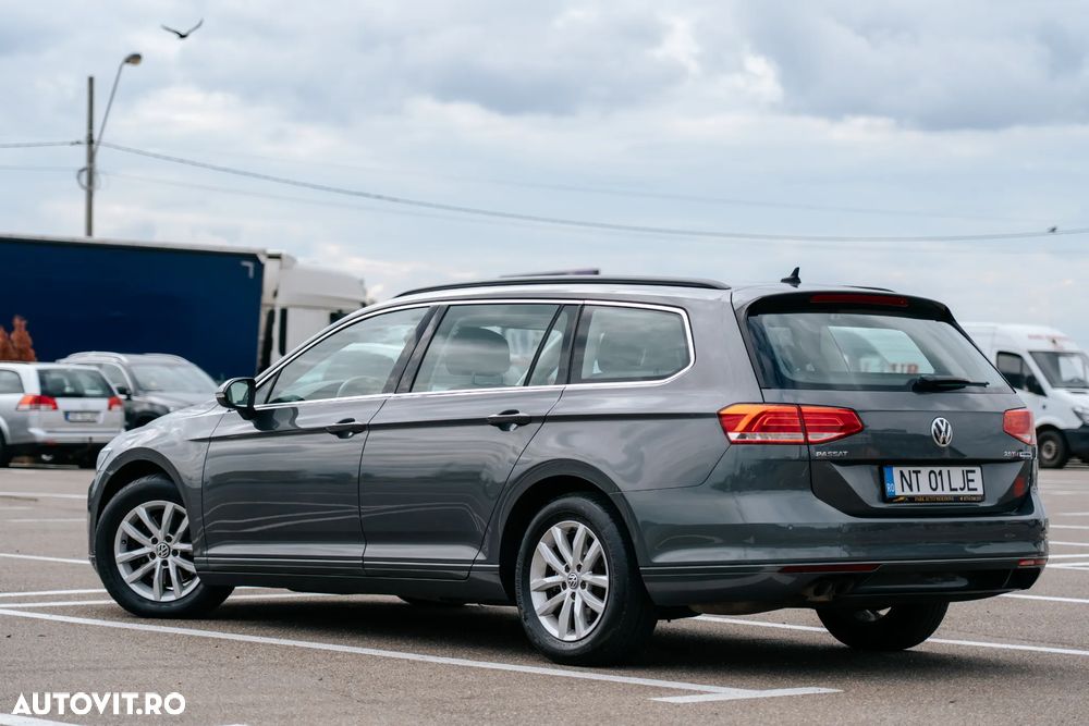 Volkswagen Passat - 4
