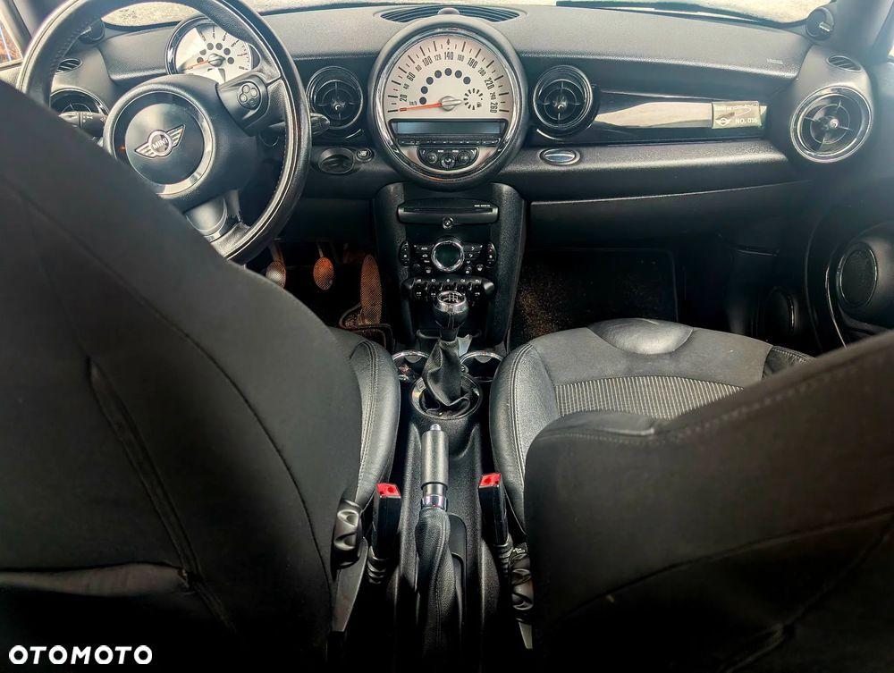MINI Cooper Standard - 13