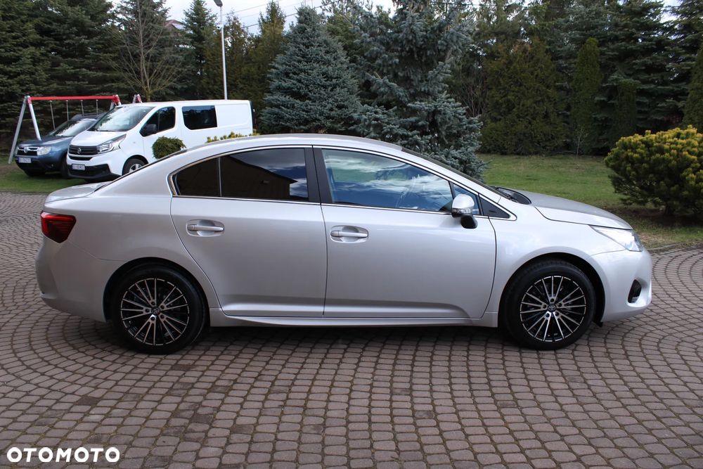 Toyota Avensis 1.6 Active - 10