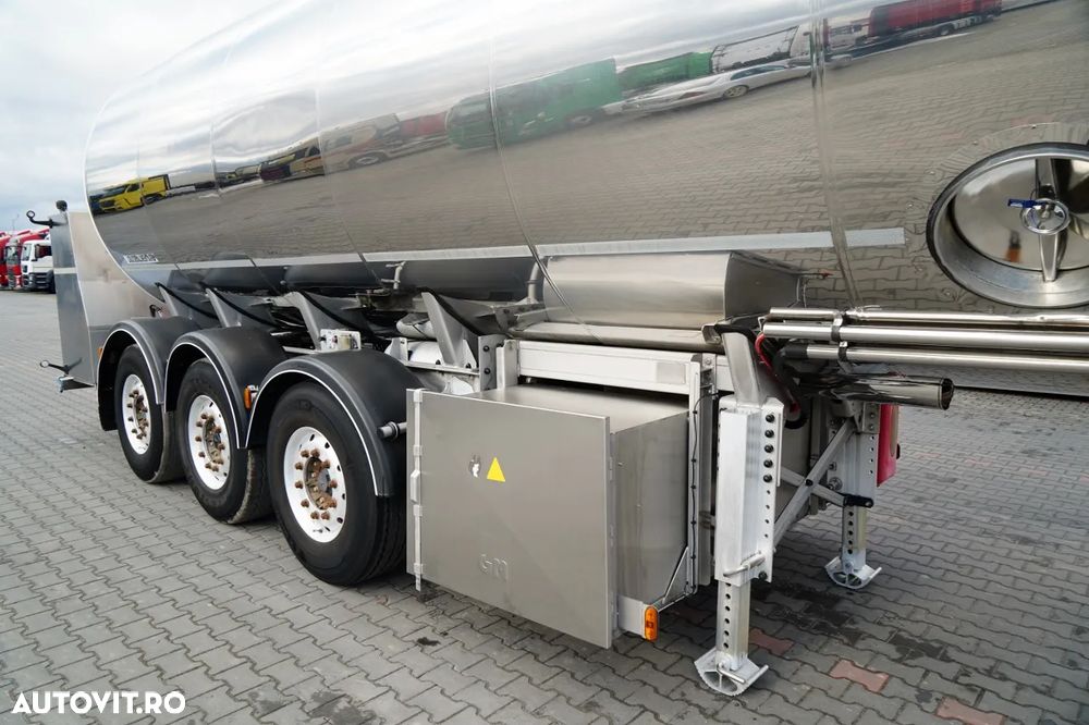 Magyar / REZERVOR ALIMENTE / 30.000 L / AXĂ RIDICATĂ / AXĂ DE DIRECȚIE / - 9