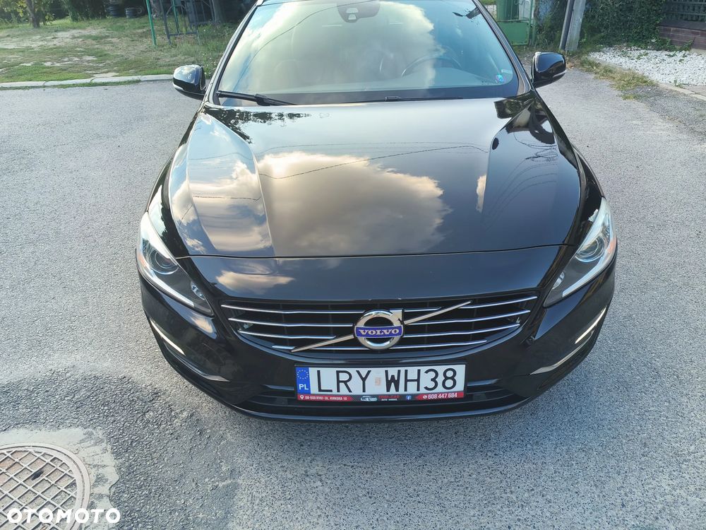 Volvo V60 D6 AWD Plug-in Hybrid R-Design Momentum - 22