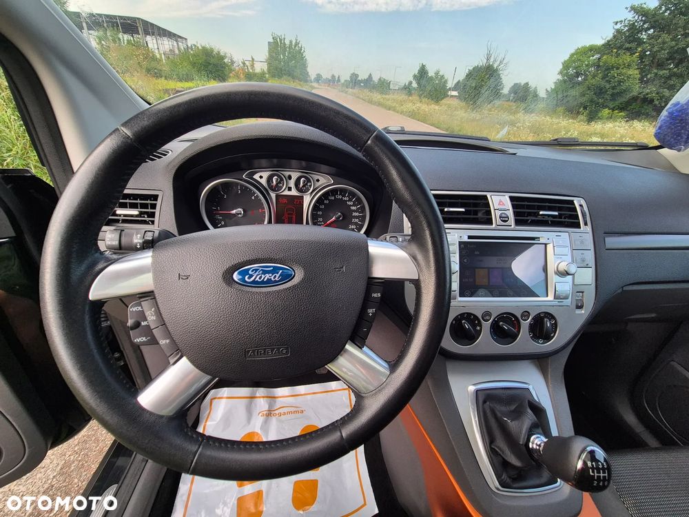 Ford Kuga 2.0 TDCi 2x4 Titanium - 29