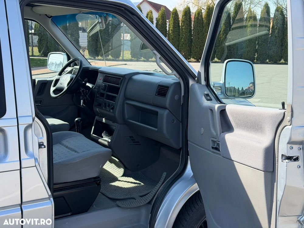 Volkswagen Caravelle - 7