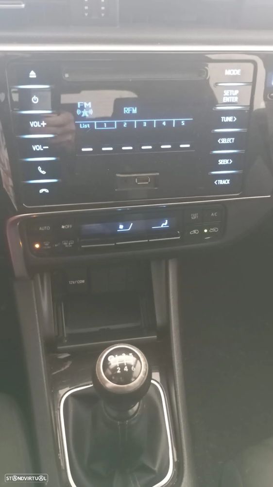 Toyota Auris 1.4 D-4D Com. +P.Techno+P.Sport - 7