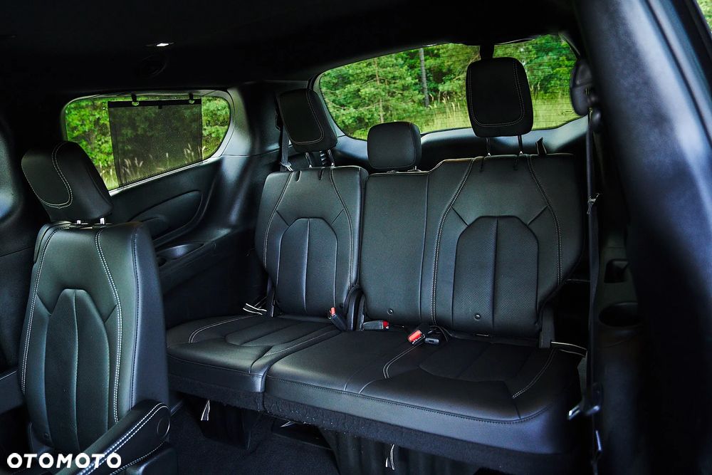 Chrysler Pacifica - 37