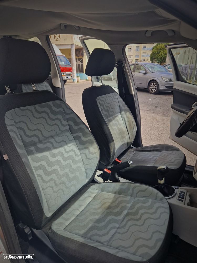 Skoda Roomster 1.2 - 8