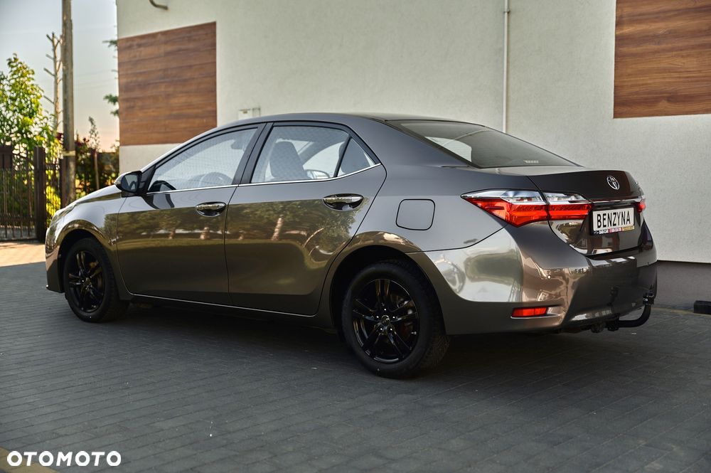 Toyota Corolla 1.6 Premium + - 8