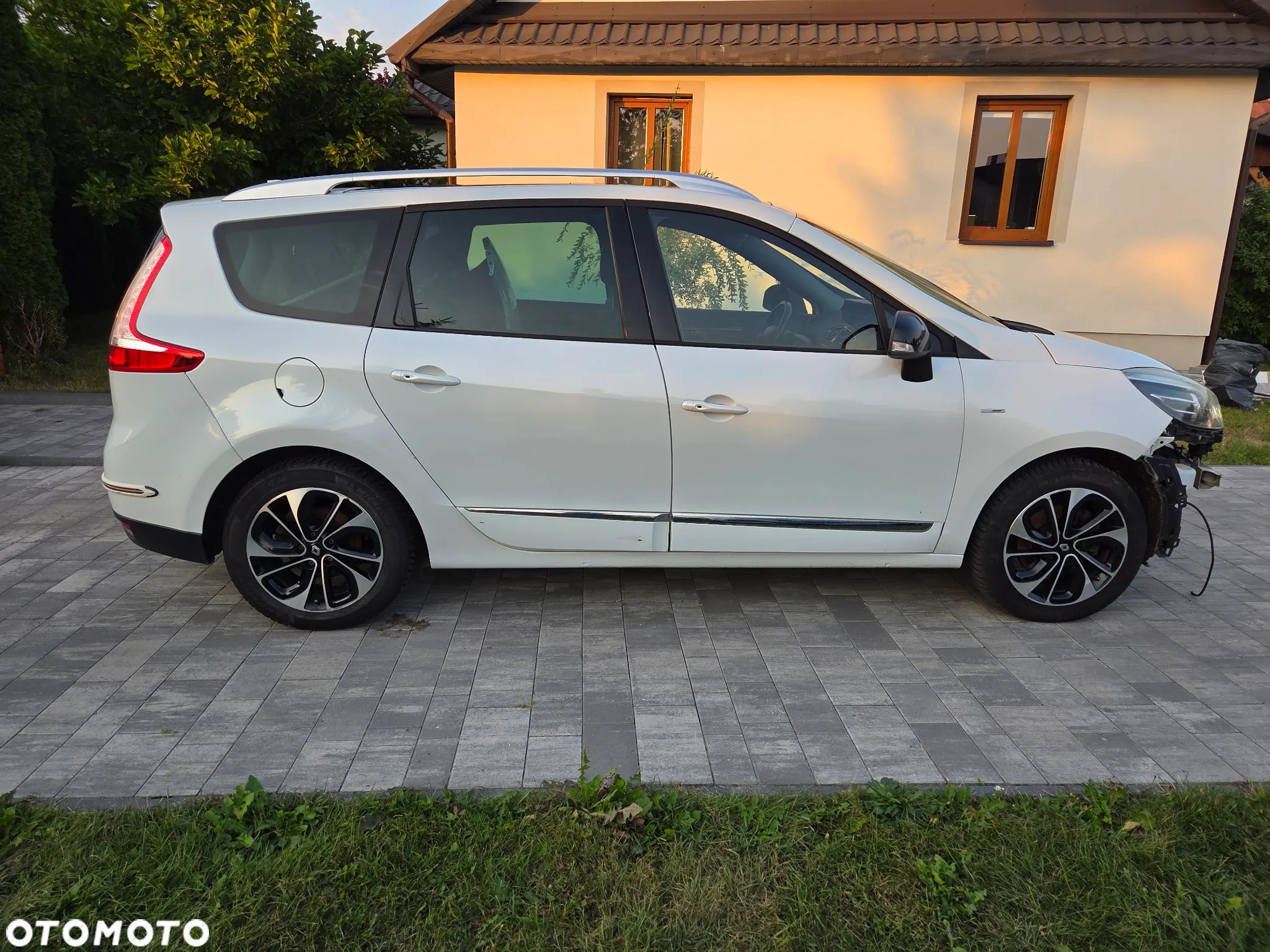 Renault Grand Scenic dCi 110 EDC Bose Edition - 6