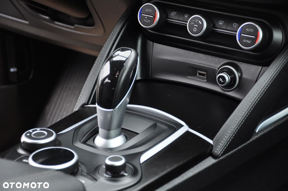 Alfa Romeo Stelvio 2.0 Turbo 16V AT8-Q4 Executive - 31