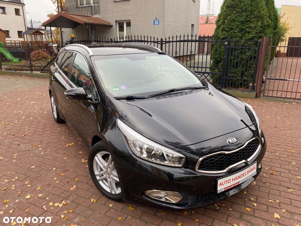 Kia Ceed 1.6 GDI Dream Team Edition - 1