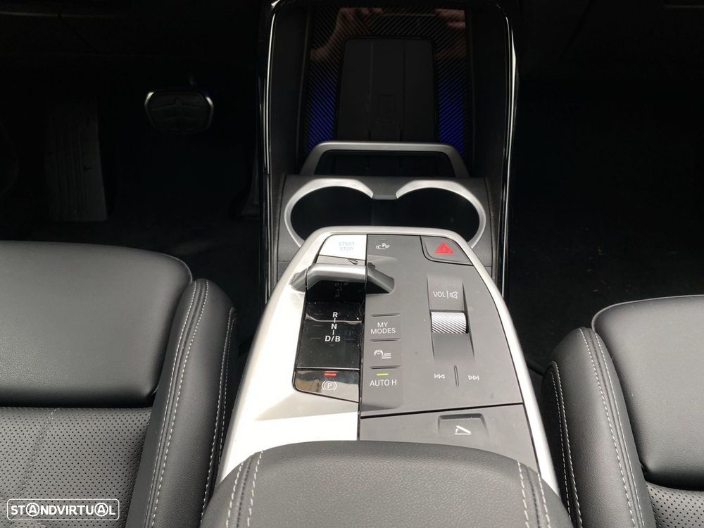 BMW iX1 eDrive20 Pack Desportivo M Pro - 14