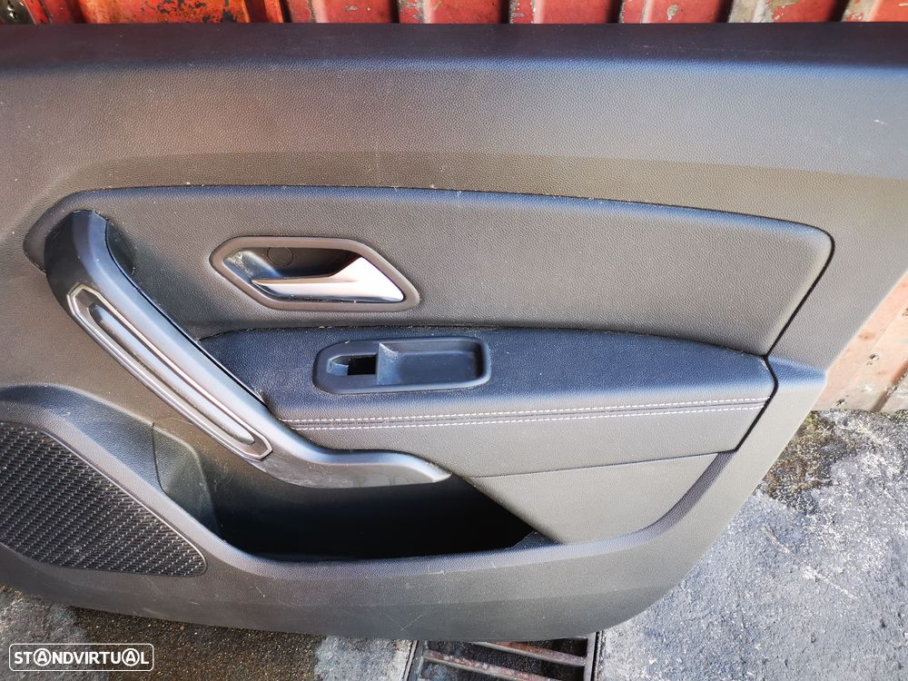 DACIA DUSTER FORRA / QUARTELA PORTA FRENTE DIREITA - FP015 - 2