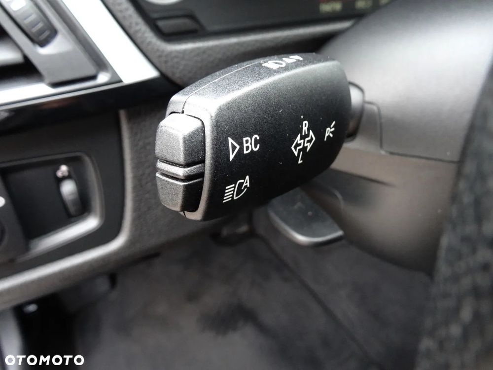 BMW Seria 3 318d Sport Line - 35