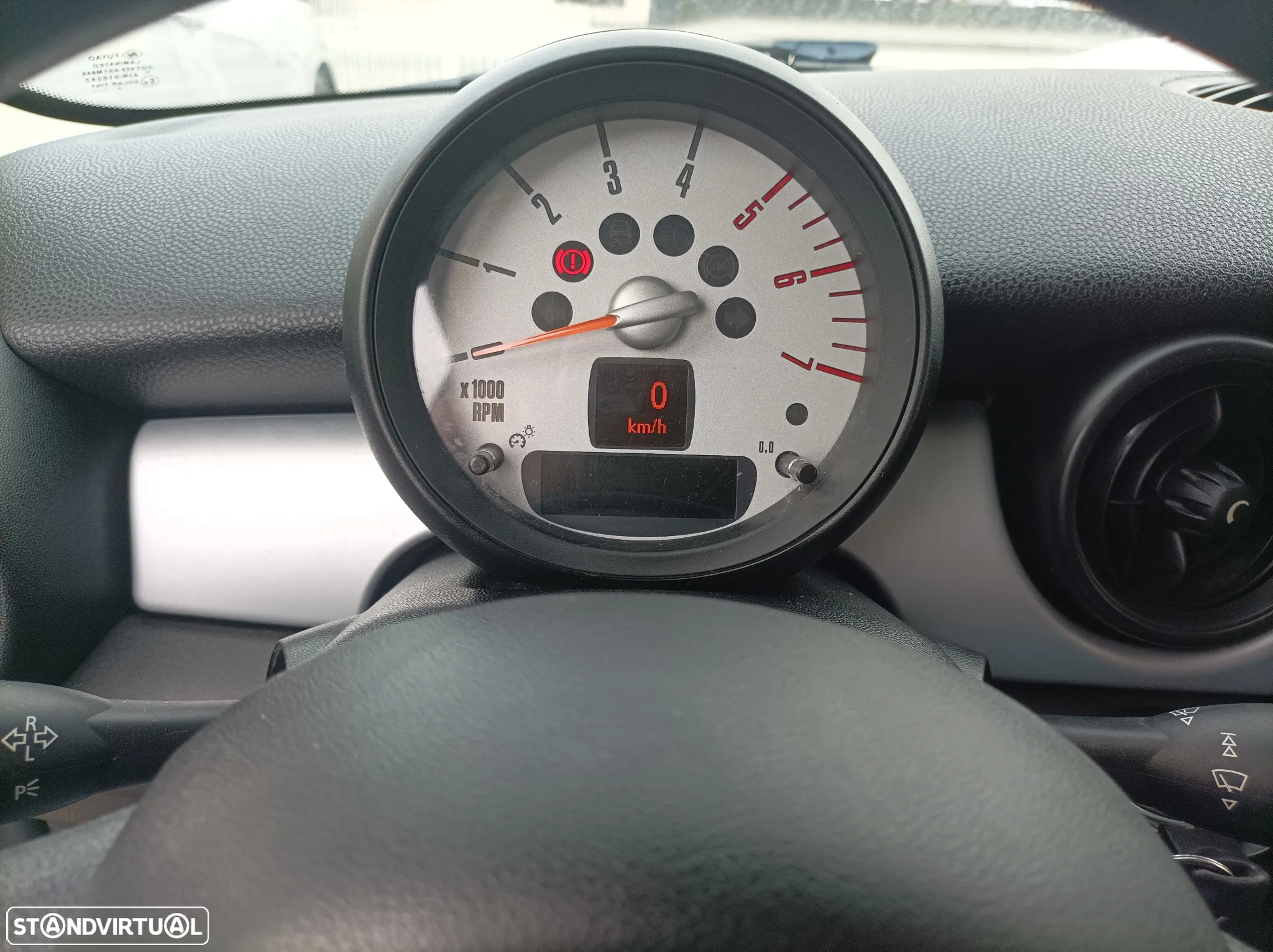 MINI 3 Portas One D - 14