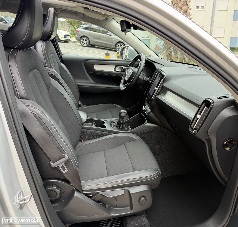 Volvo XC 40 1.5 T3 Momentum Tech Edition - 20