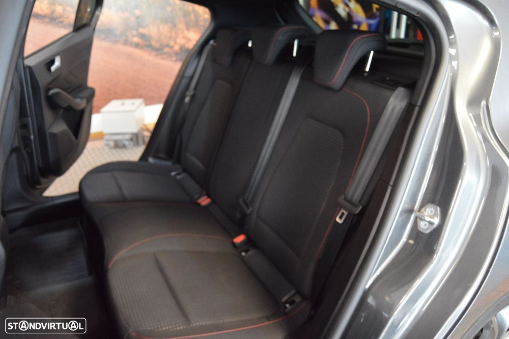 Ford Focus 1.5 TDCi ECOBlue ST-Line - 26