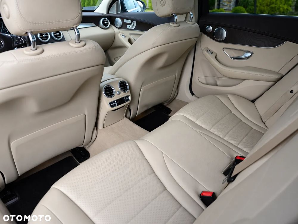 Mercedes-Benz Klasa C 300 9G-TRONIC - 24