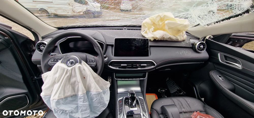 MG HS 1.5 T-GDI Excite DCT - 12