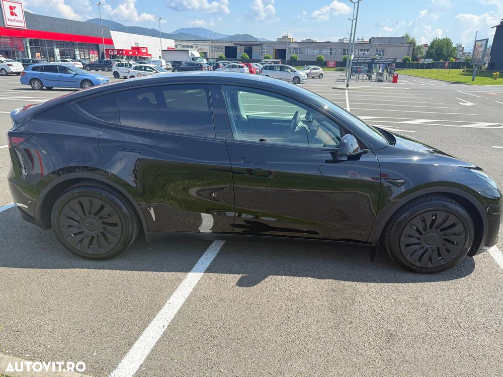 Tesla Model Y Long Range Dual Motor AWD - 26