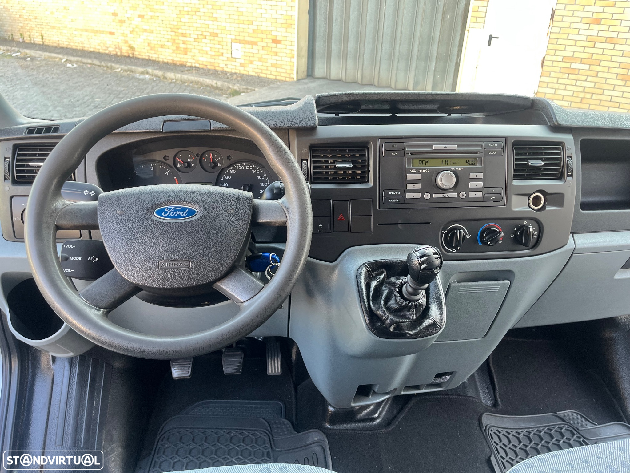 Ford TRANSIT/330L - 13