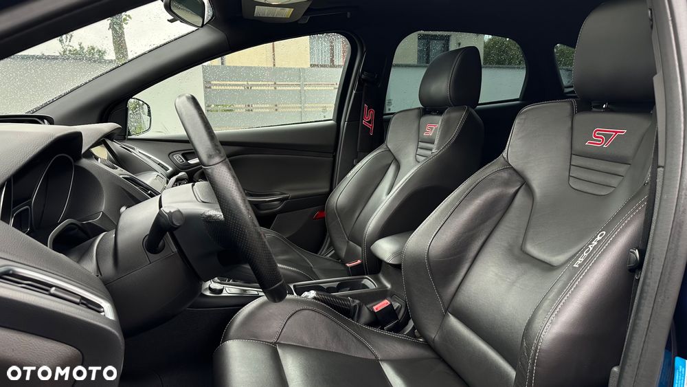 Ford Focus 2.0 EcoBoost ST - 10