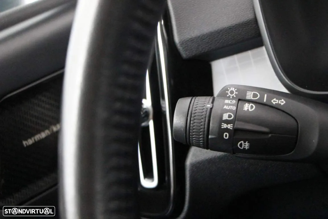Volvo XC 40 2.0 D3 Momentum Plus - 22
