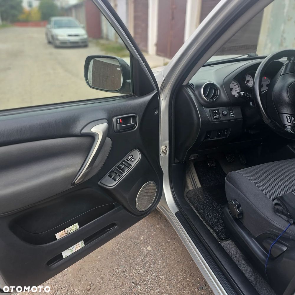 Toyota RAV4 2.0 D-4D 4x4 - 12