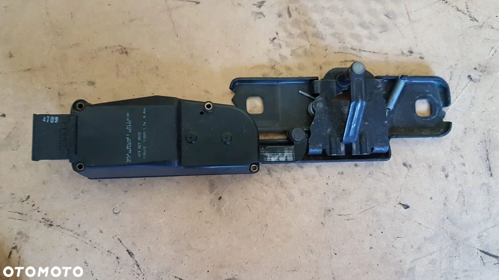 ZAMEK DOCIĄG KLAPY AUDI A4 B8 A6 C6 Q5 4F9827383D - 1